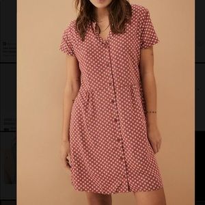 Vans Tipper Dress Burnt Orange with White Daisies Has Collar and is Short Sleeve